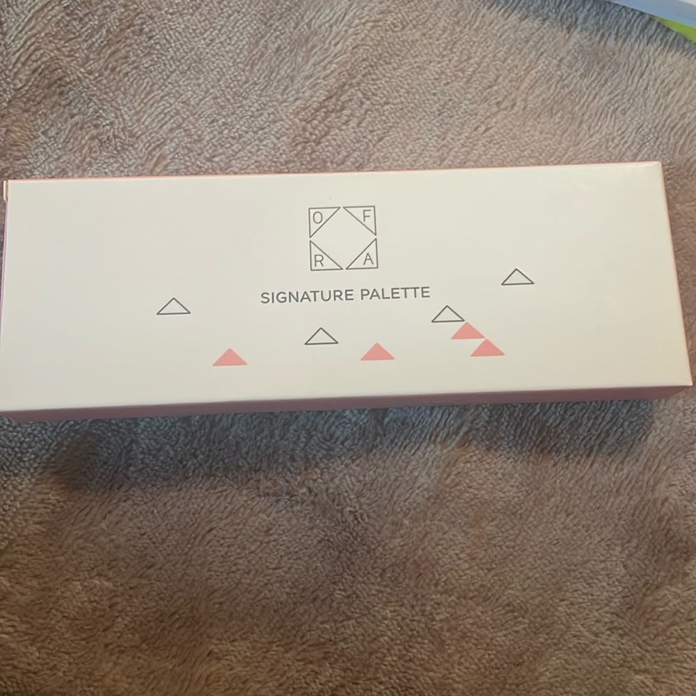 BNIB Ofra Signature Palette Eyeshadow Palette